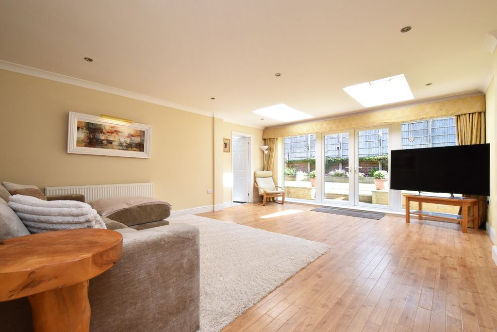 Property photo 2 of 21 5272411