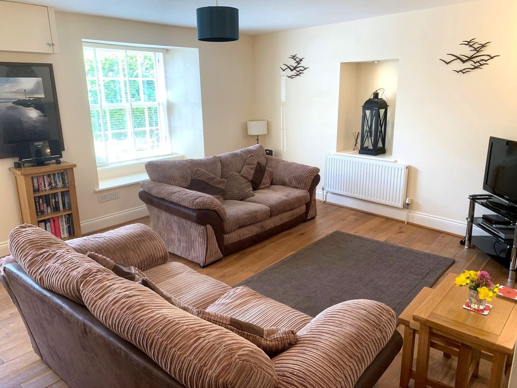 Property photo 3 of 10 Living Room