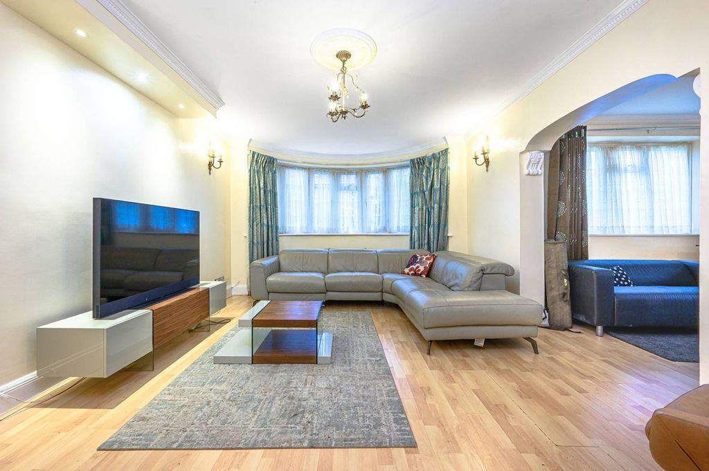 Property photo 1 of 9