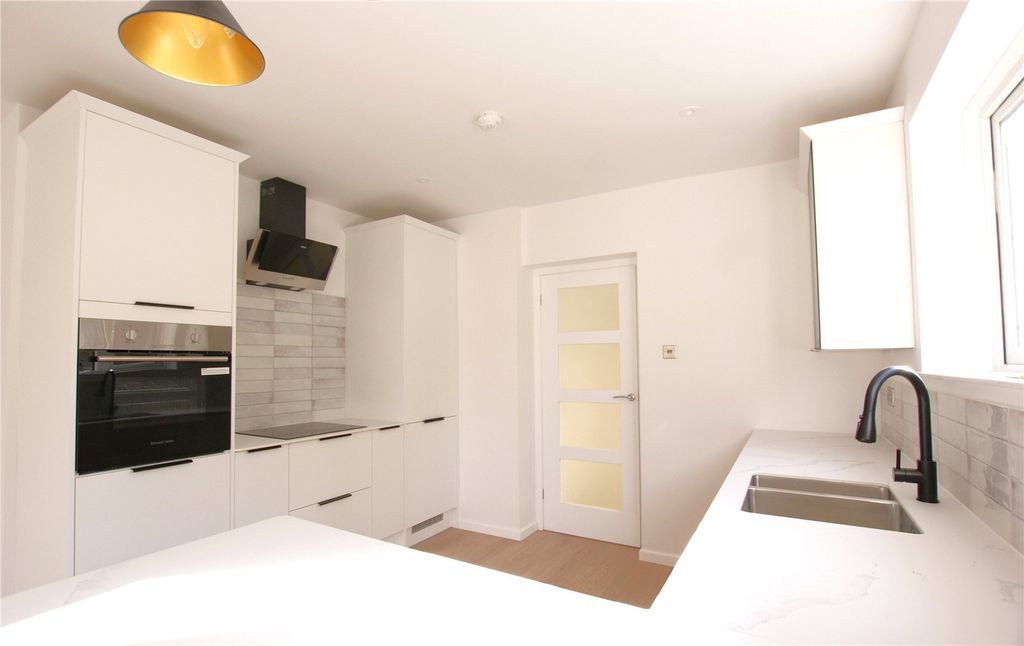 Property photo 3 of 10 Picture No. 06