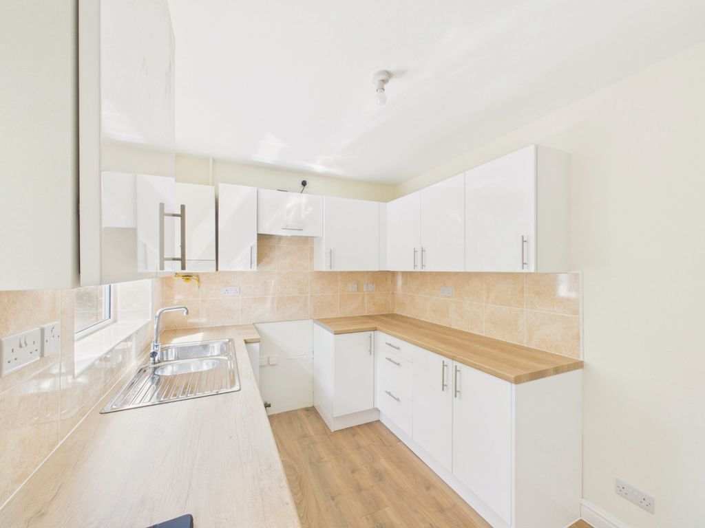 Property photo 1 of 17 4699404