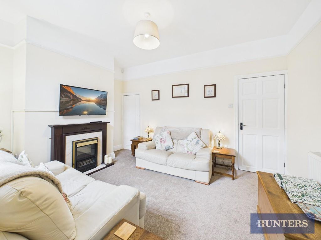 Property photo 3 of 16 Living Room