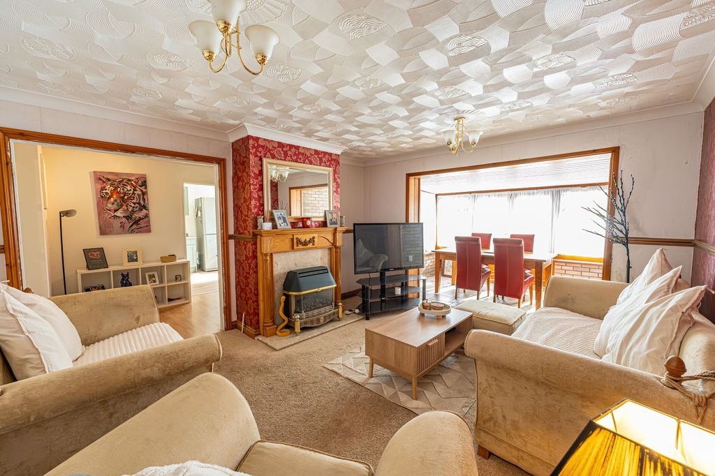 Property photo 2 of 33