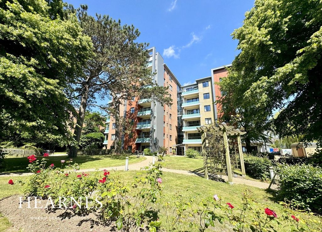 Property photo 1 of 28