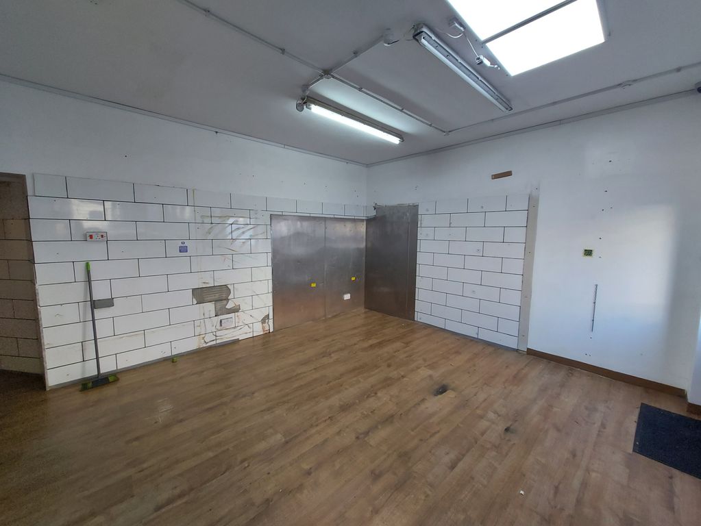 Property photo 2 of 3 Shop 1