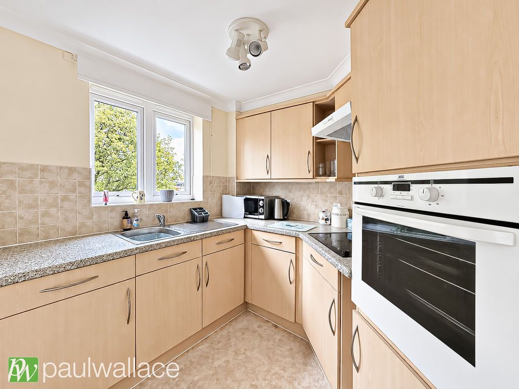 Property photo 3 of 8 Kitchen