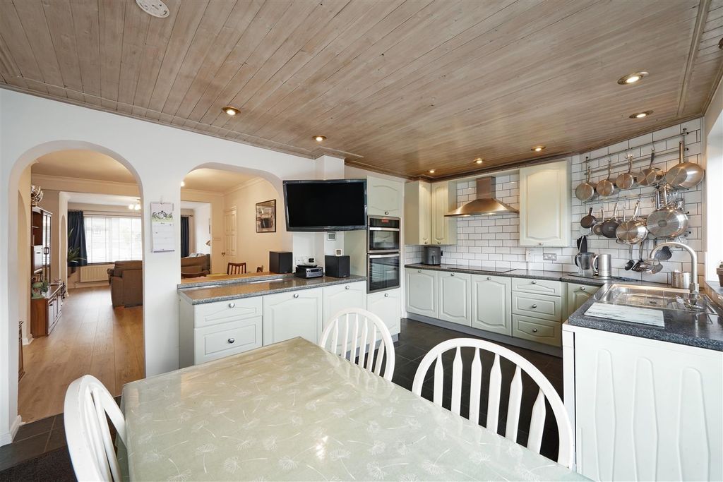 Property photo 2 of 18 61 Horsenden Lane North - Ax3Bzth4Ntp1Raacuq8U.Jpg