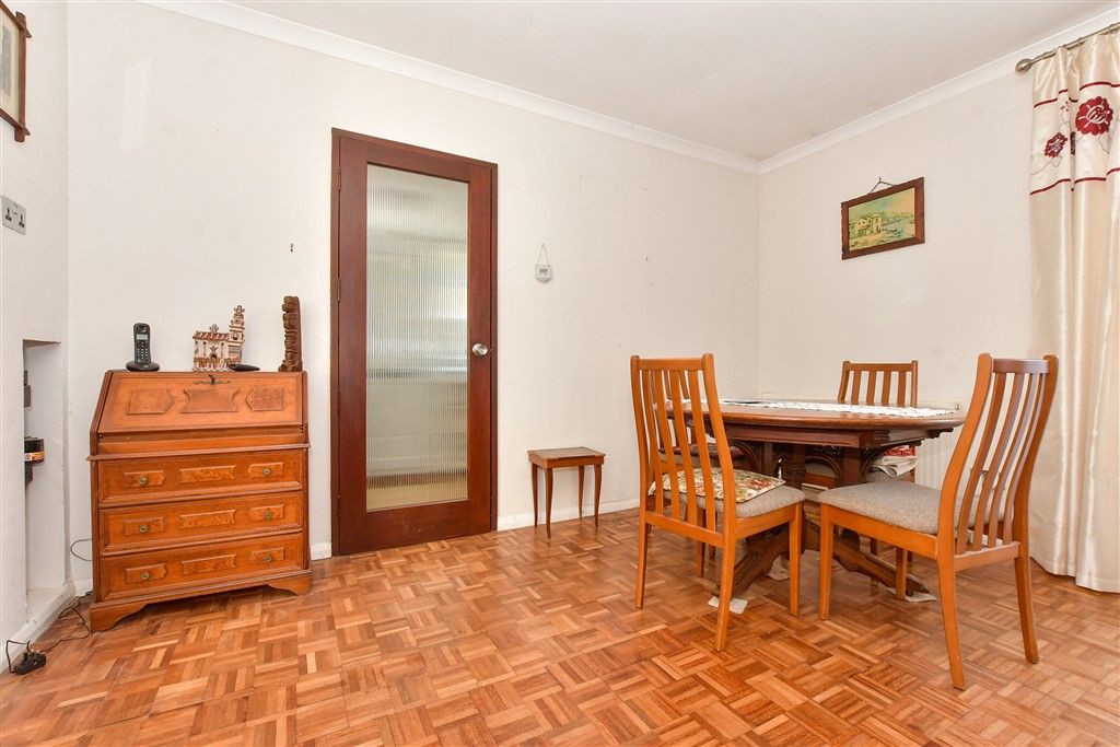 Property photo 3 of 9 Lounge