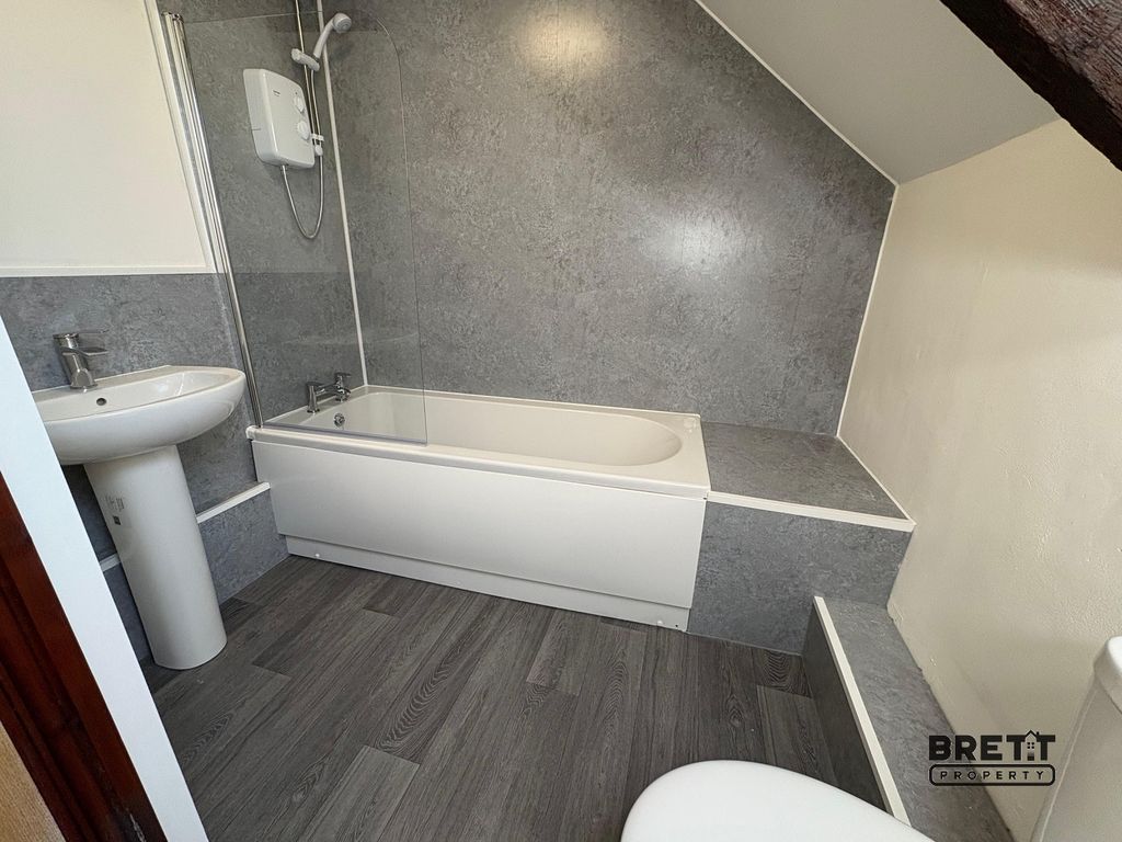 Property photo 3 of 4 Bathroom