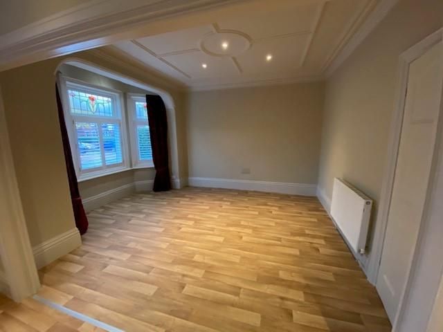 Property photo 3 of 32 Reception 1