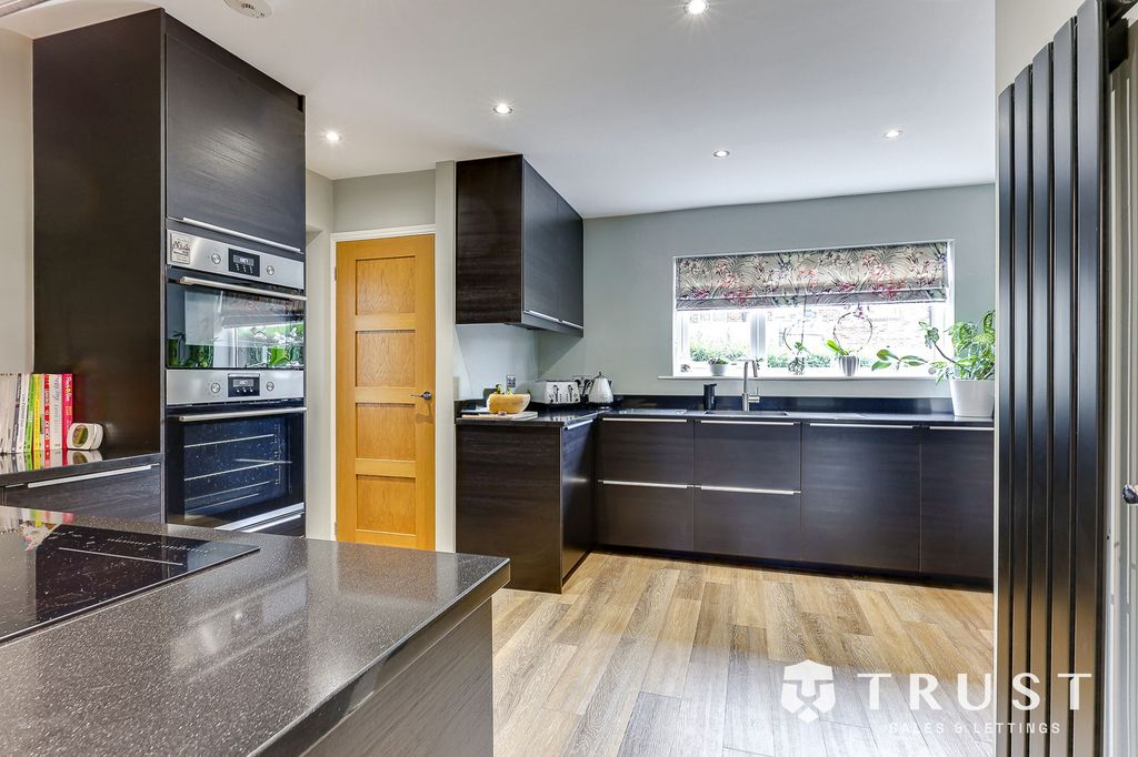 Property photo 3 of 35