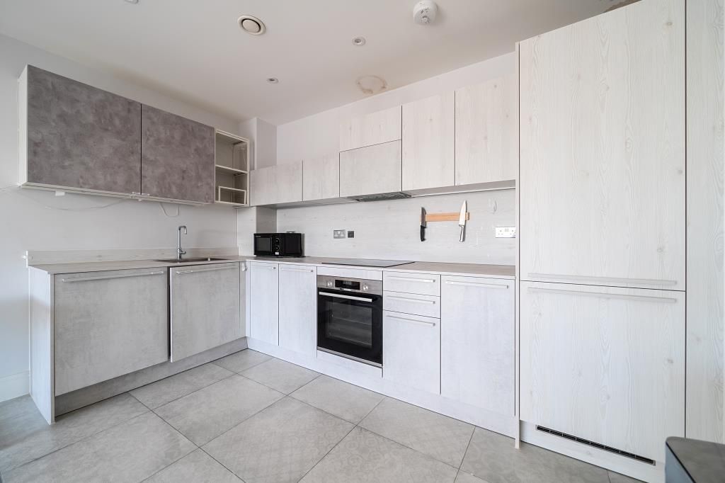 Property photo 2 of 19 Kitchen