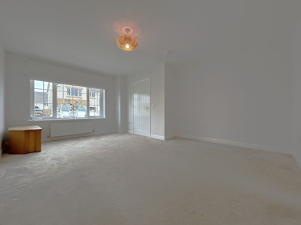 Property photo 3 of 15 Lounge 