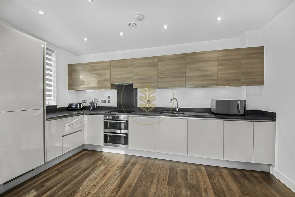 Property photo 2 of 15 Picture No. 11