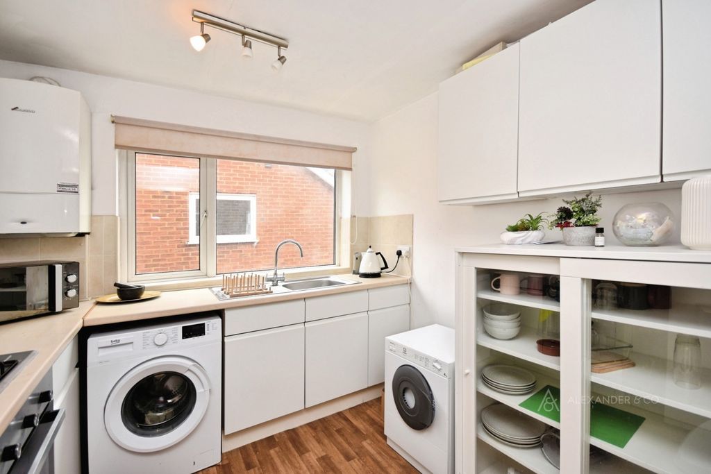 Property photo 2 of 10 Pbox-Img.Jpg