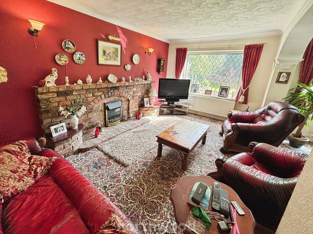 Property photo 3 of 44