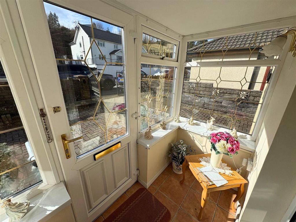 Property photo 3 of 28 Entrance Porch