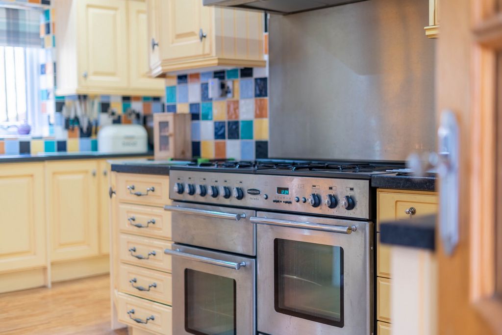 Property photo 3 of 42