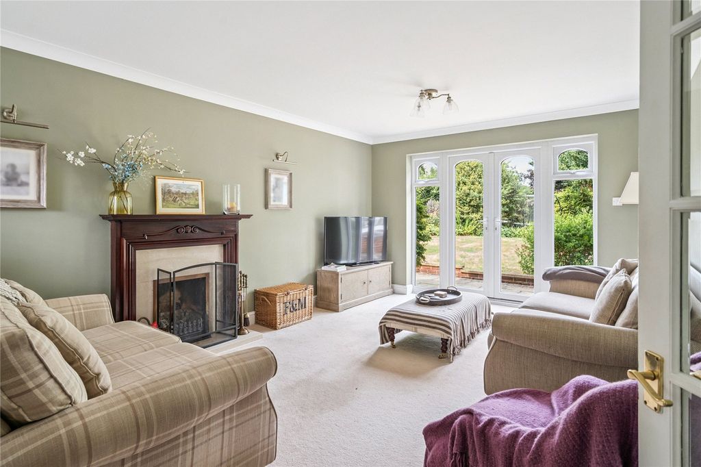 Property photo 2 of 18 Living Room