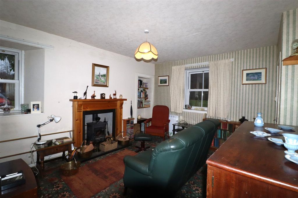 Property photo 2 of 21 Lounge