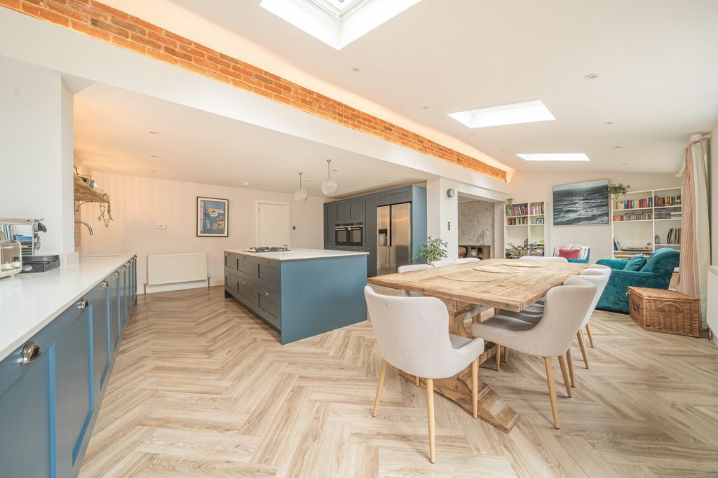 Property photo 3 of 16