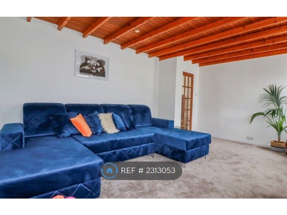 Property photo 3 of 27 Living Room