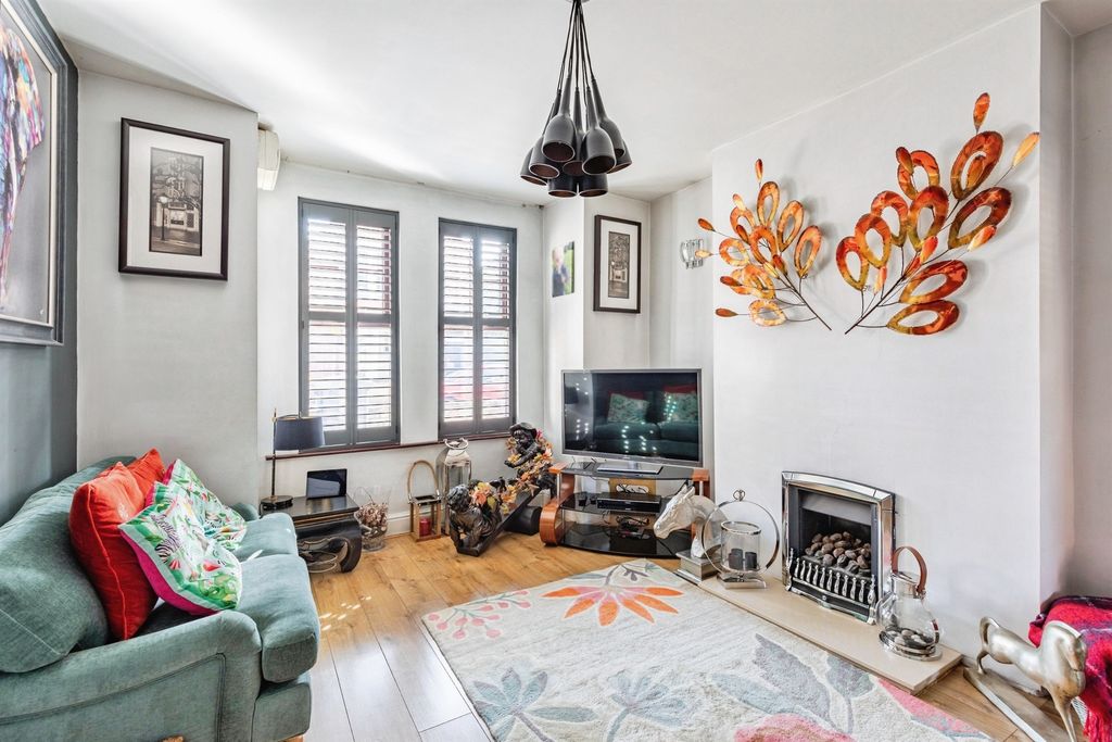 Property photo 2 of 12