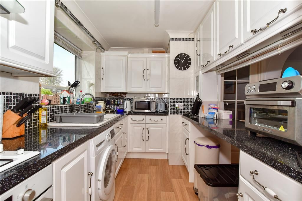 Property photo 2 of 8 Kitchen