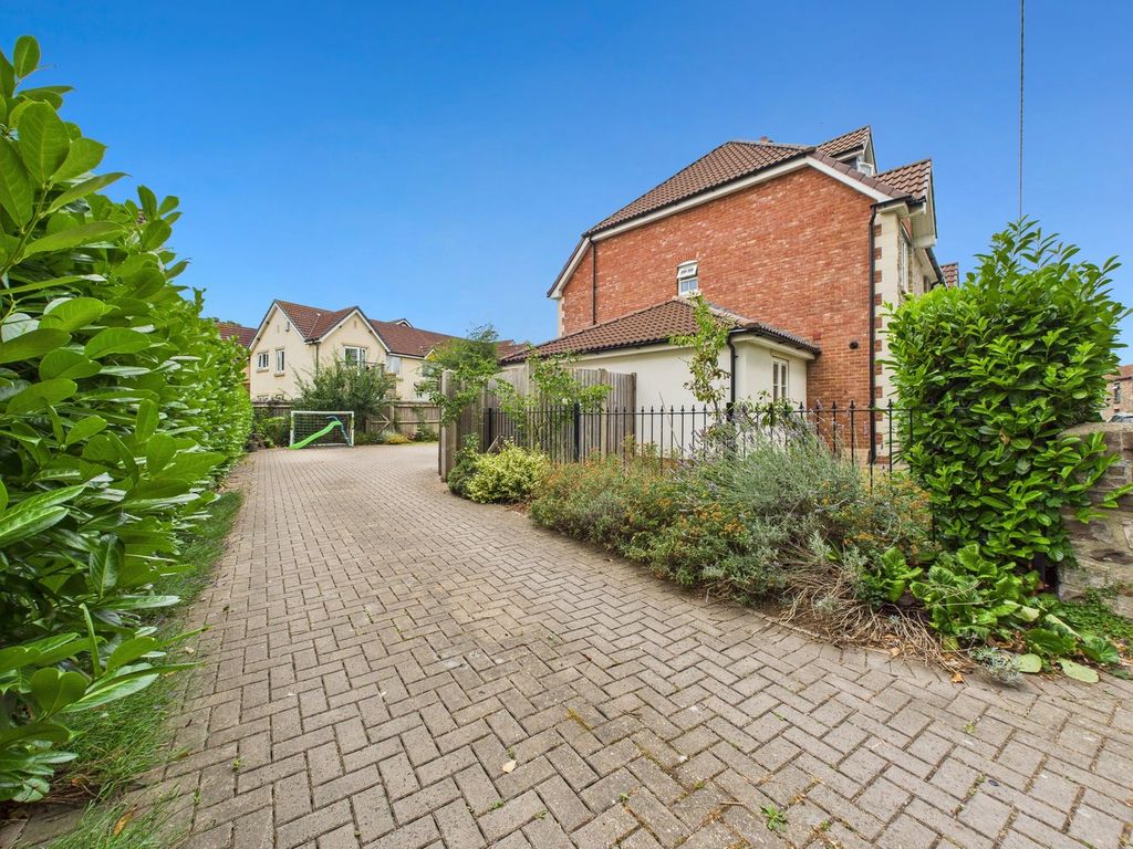 Property photo 3 of 28