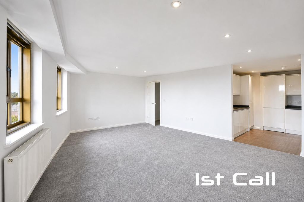 Property photo 3 of 14 Lounge2.Jpg