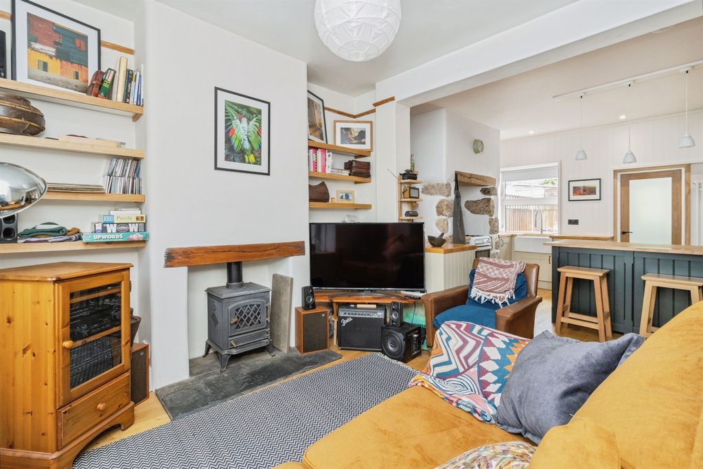 Property photo 3 of 17