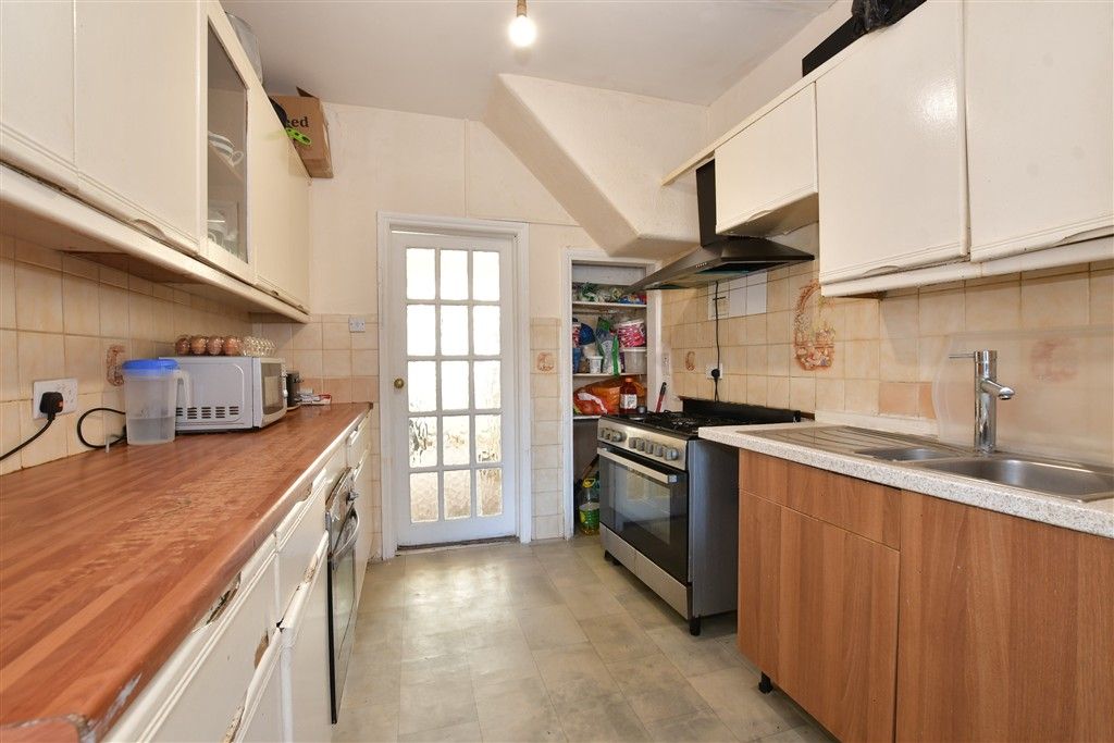 Property photo 3 of 8 Kitchen