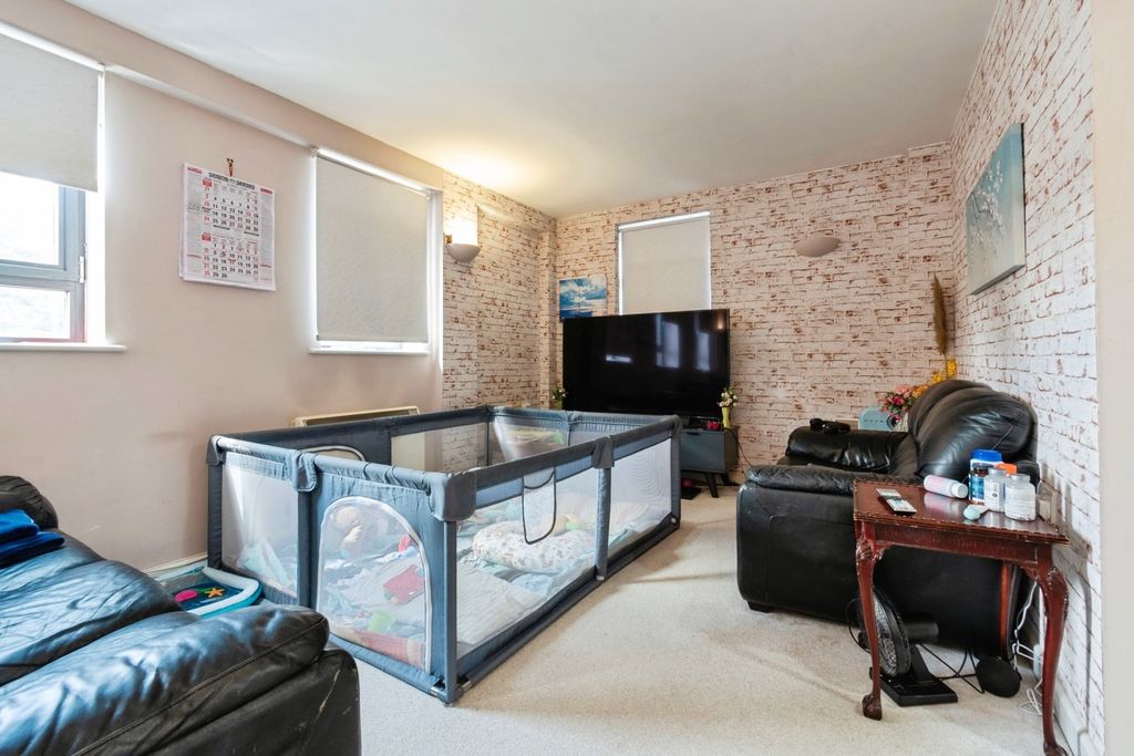 Property photo 3 of 13 Photo
