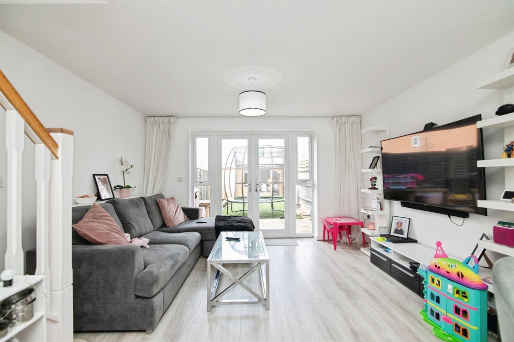 Property photo 2 of 21