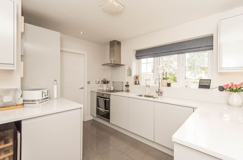 Property photo 3 of 35