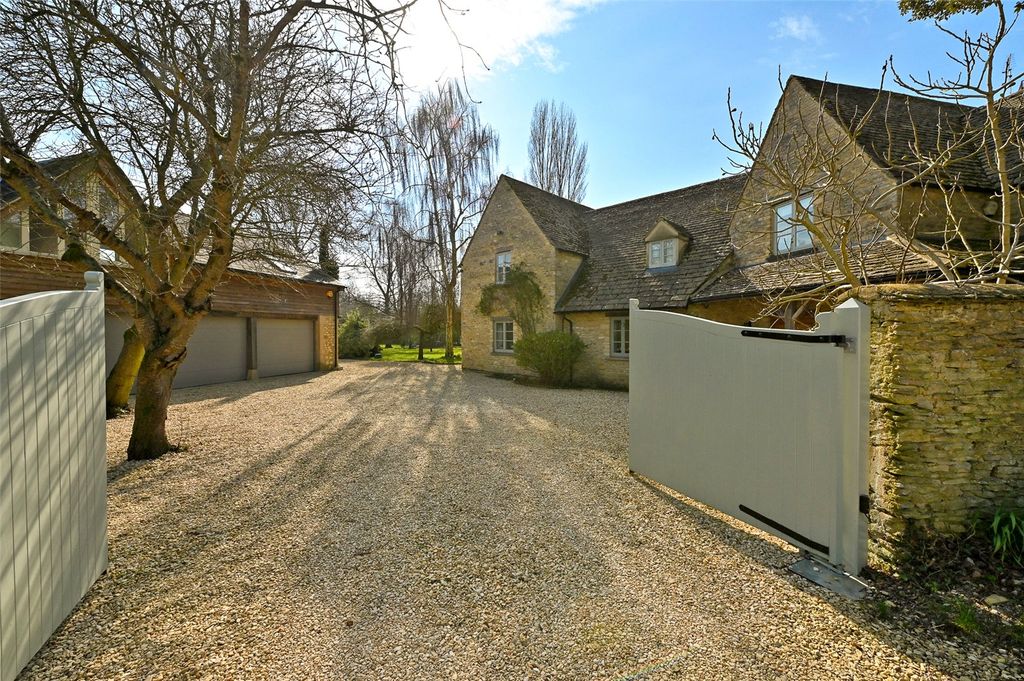Property photo 1 of 20 Front Exterior