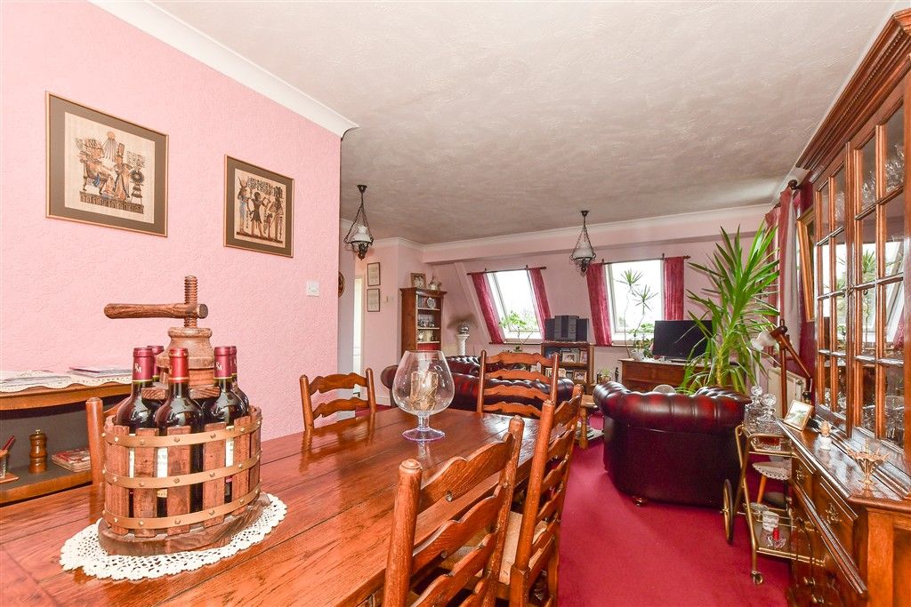 Property photo 3 of 10 Lounge/Diner