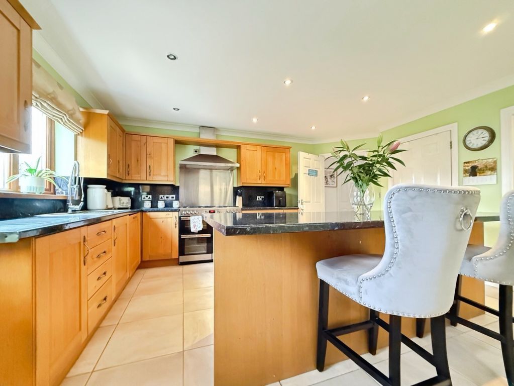 Property photo 3 of 41 4298773