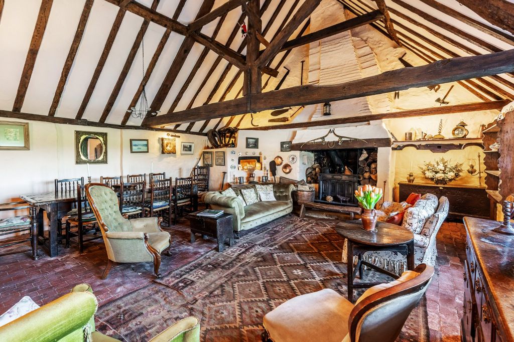 Property photo 3 of 25 Manor Hall