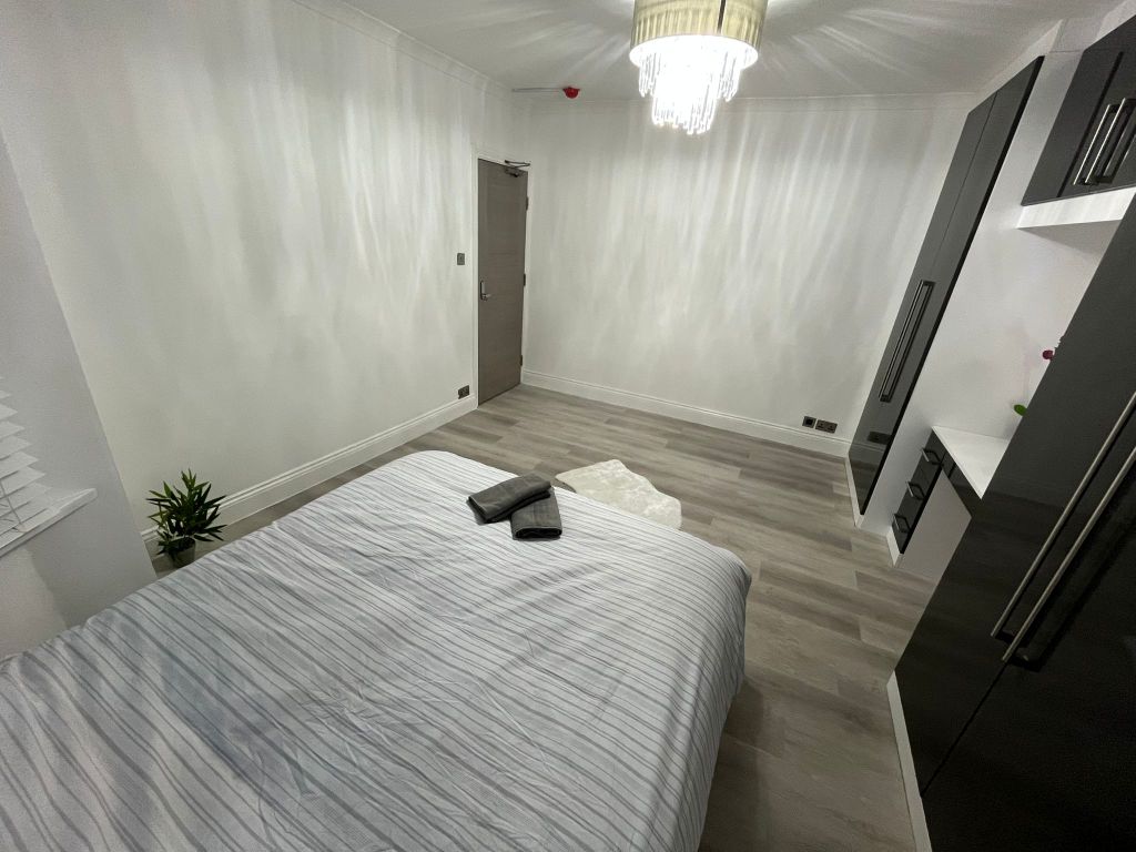 Property photo 2 of 13 Room 6- £680 Available 01/02/2026