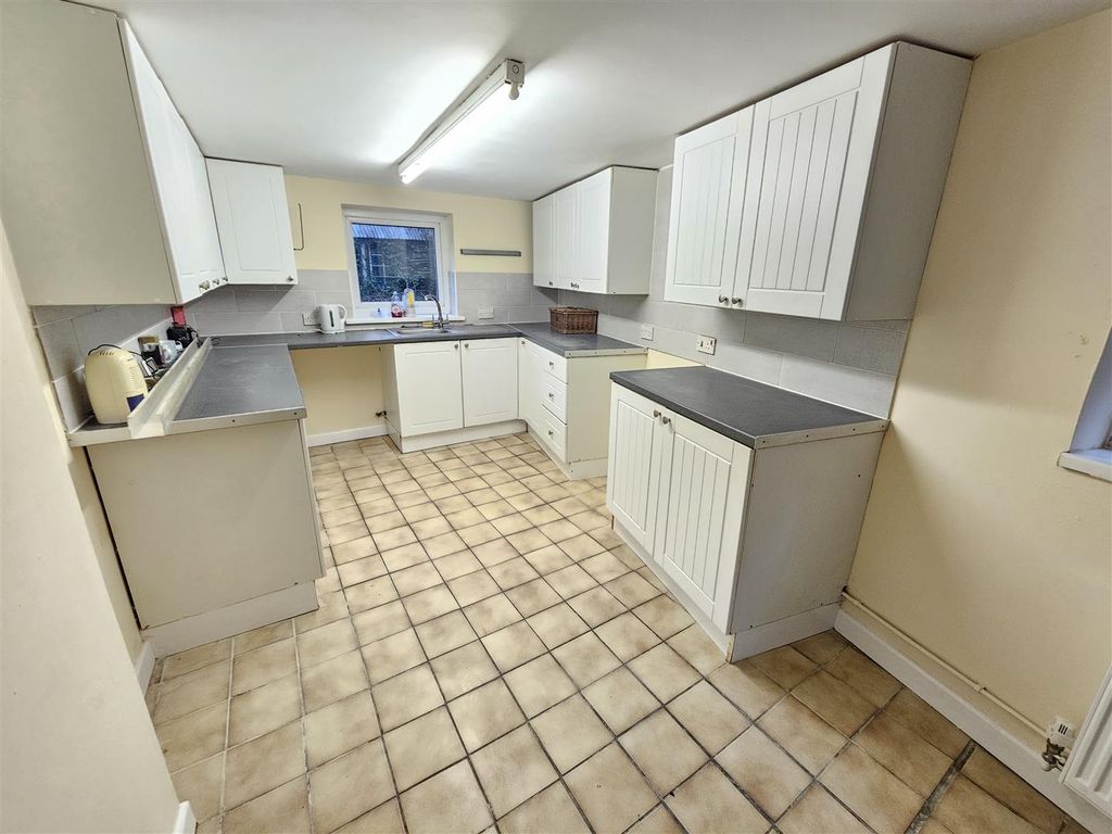 Property photo 3 of 14 Kitchen.Jpg