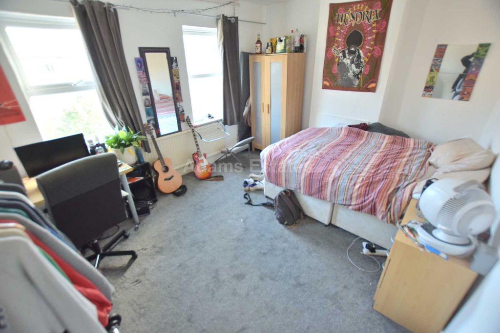 Property photo 3 of 11