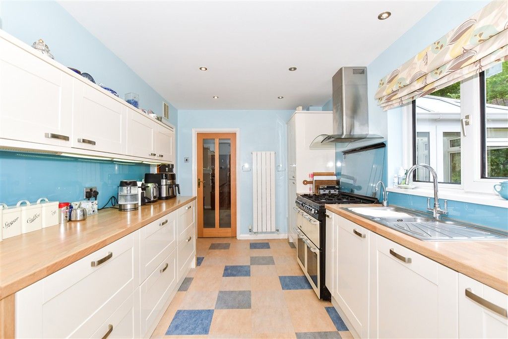 Property photo 3 of 21 Kitchen
