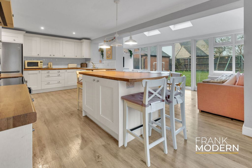 Property photo 2 of 31 Kitchen / Diner