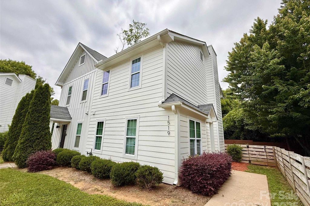 Property photo 1 of 32