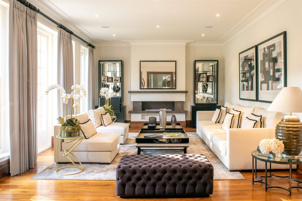 Property photo 2 of 36 Family Room