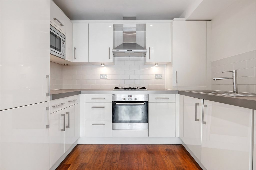 Property photo 2 of 10 Kitchen