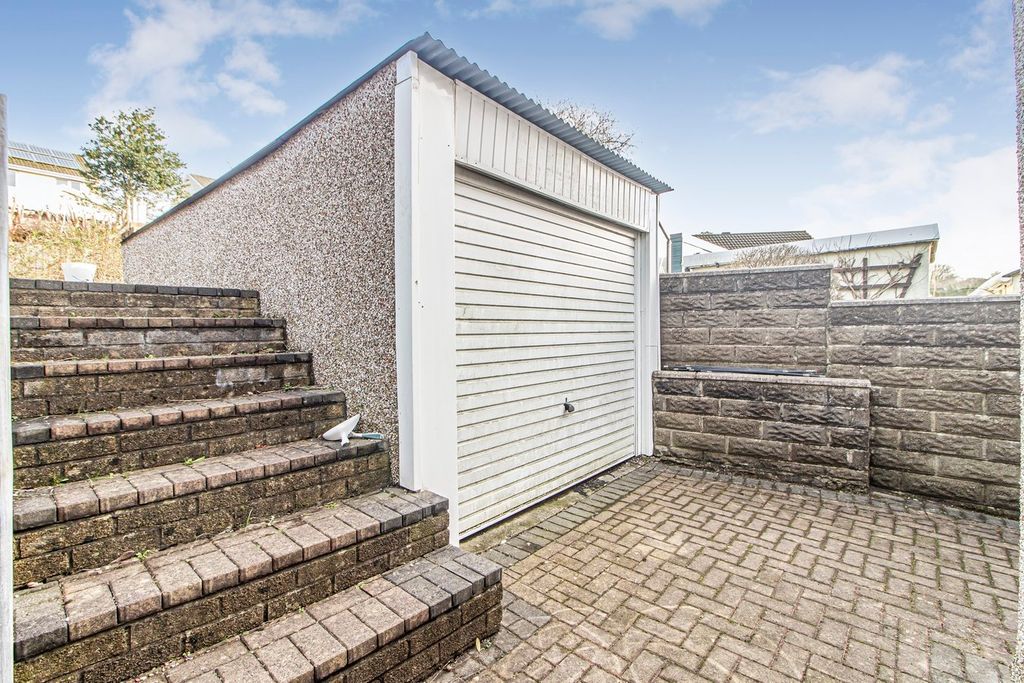 Property photo 3 of 28