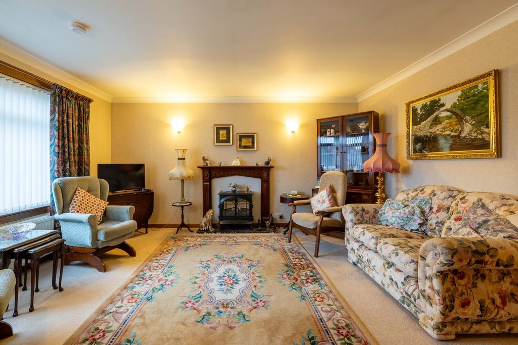 Property photo 2 of 25 Living Room