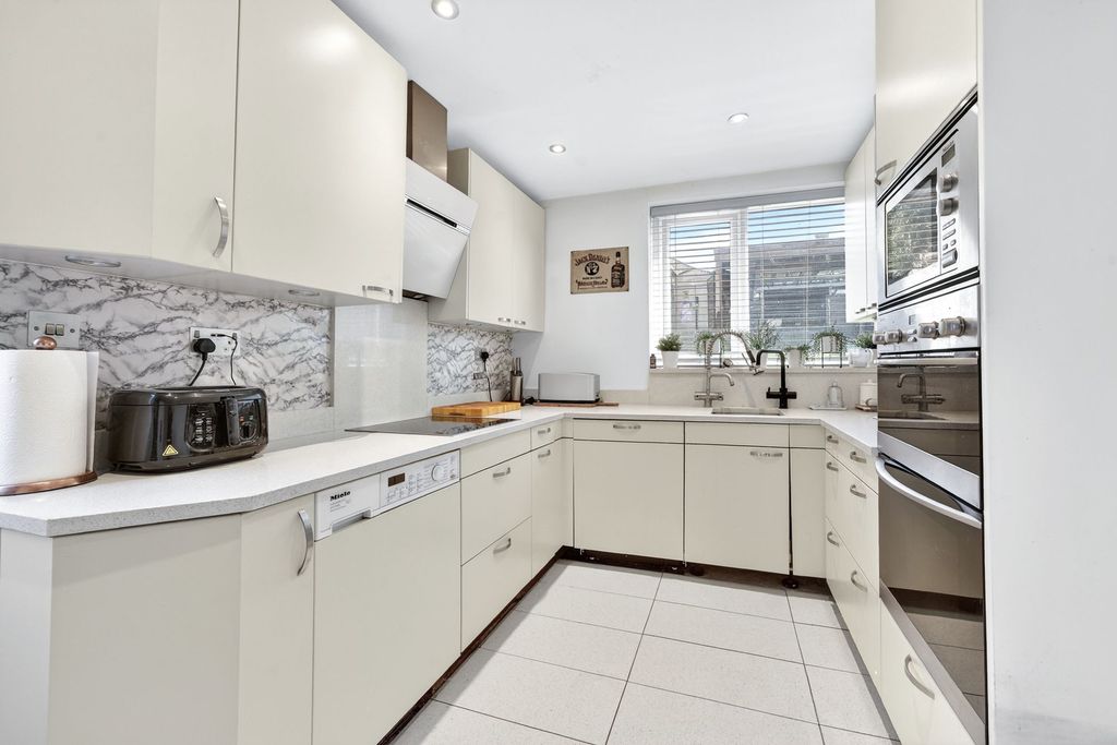 Property photo 2 of 17 Kitchen